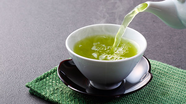 Зеленый чай в чашке