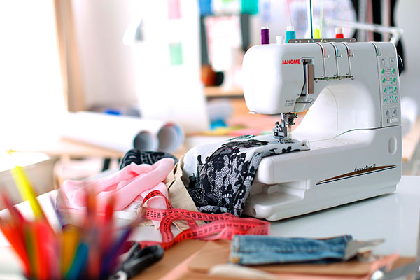 Швейные машинки Janome – какая лучше для дома, с вертикальным челноком